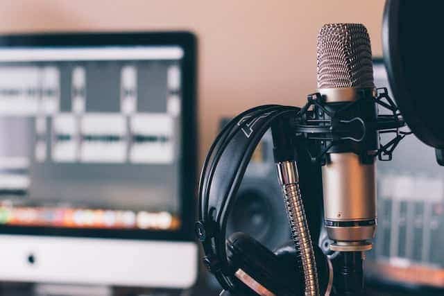 Hire Professional Voice Actors To Bring Your Script To Life